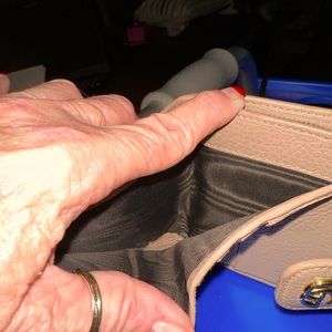 Small leather Gucci wallet brand new condition barely used paid 500